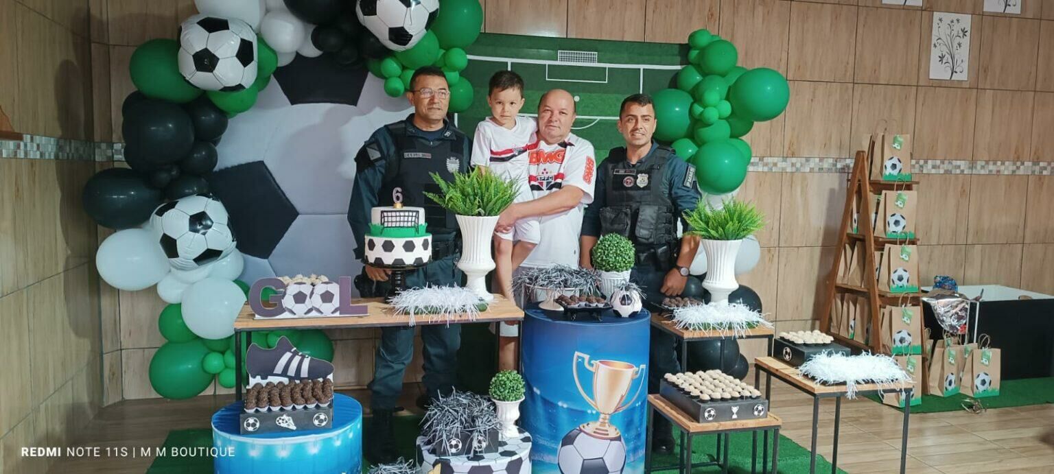 Imagem de compartilhamento para o artigo Fã da PM, menino de 6 anos recebe surpresa de aniversário de policiais em Coxim da MS Todo dia